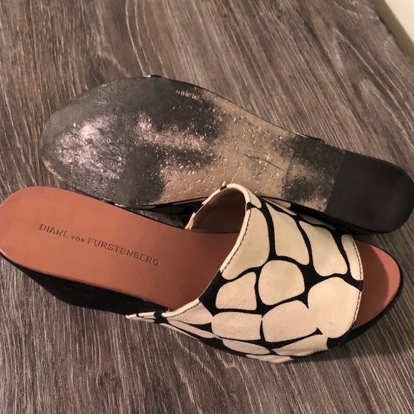 Diane Von Furstenberg Platform Mules - Picture 8 of 8
